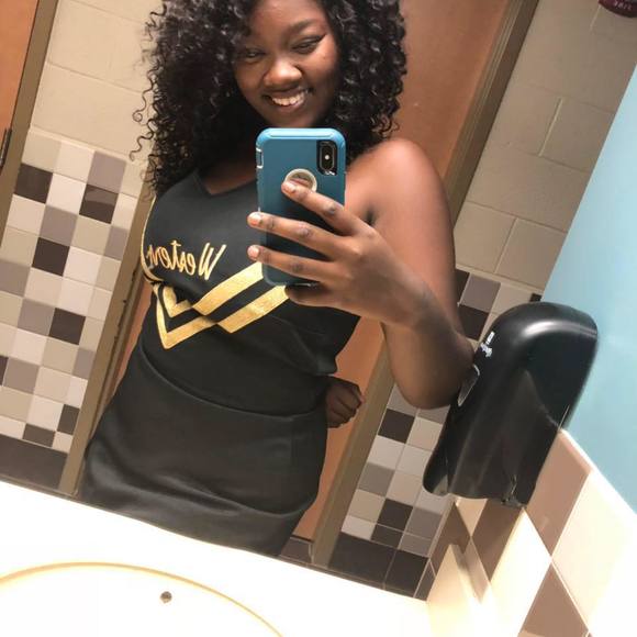 Meet your Posher, Sharon - Picture 1 of 1